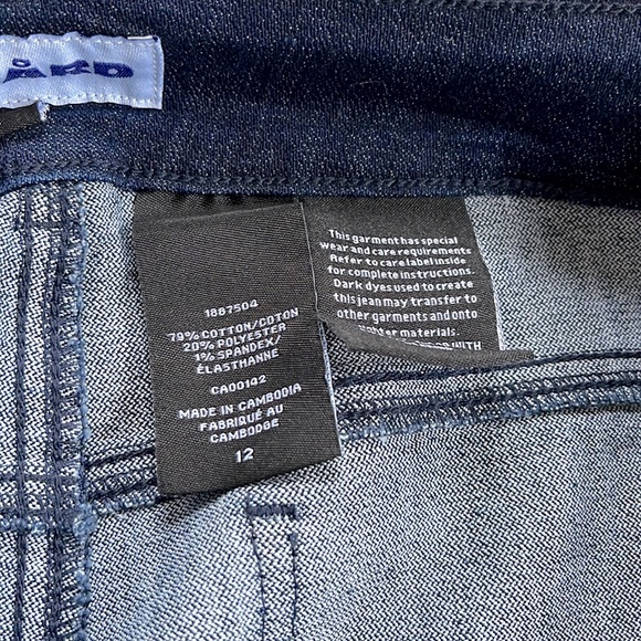 ✨NWT- Nygard skinny crop - Picture 3 of 5